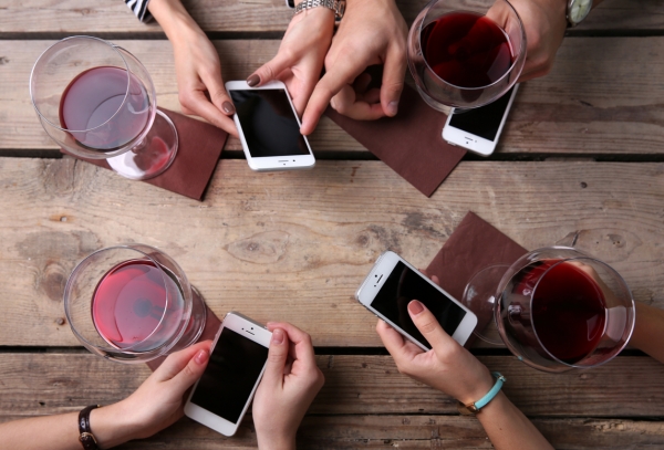 I social media e il vino possono essere partner potenti nel moderno mercato del vino